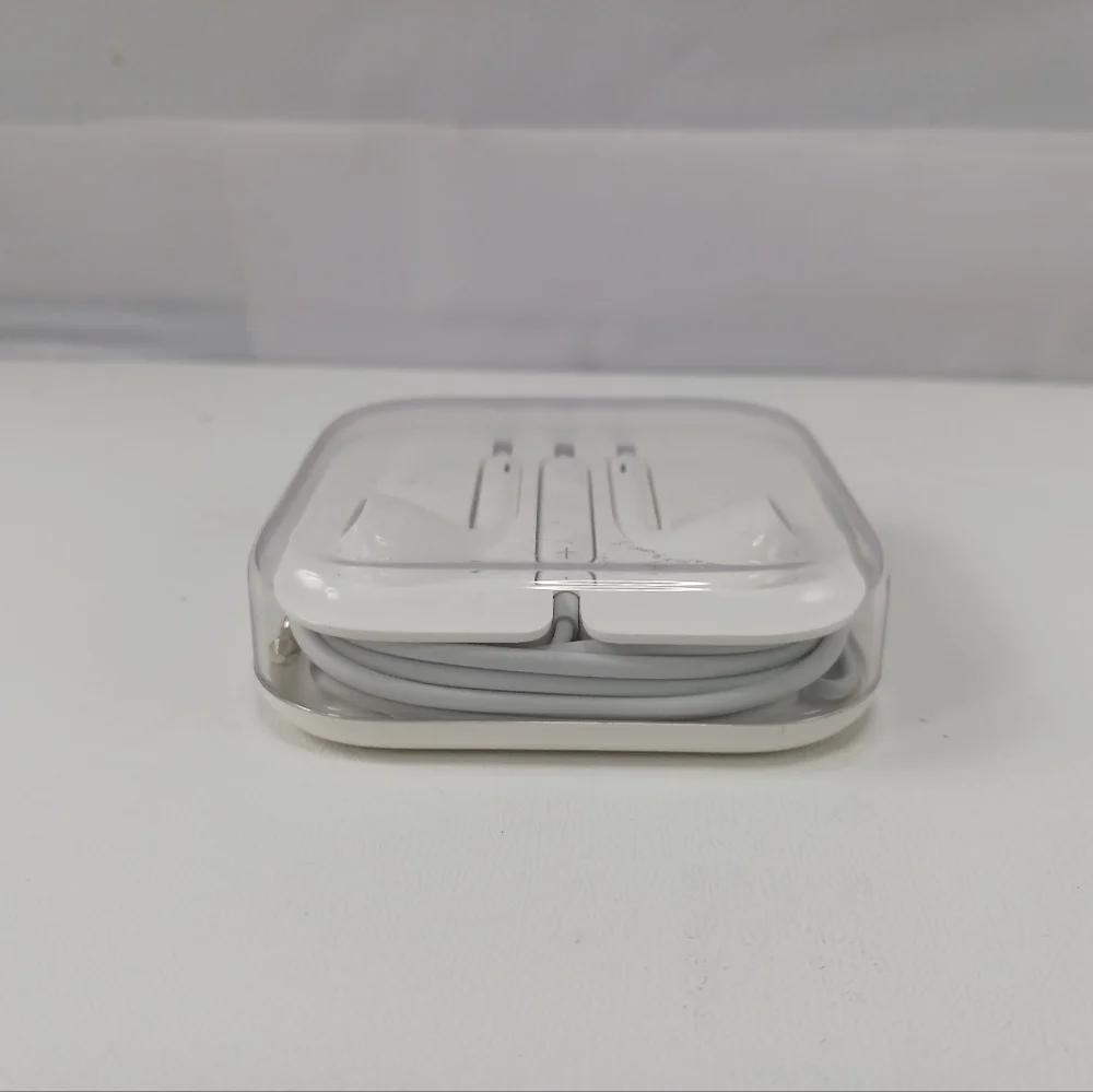 NWOT Apple Wired Ear Buds